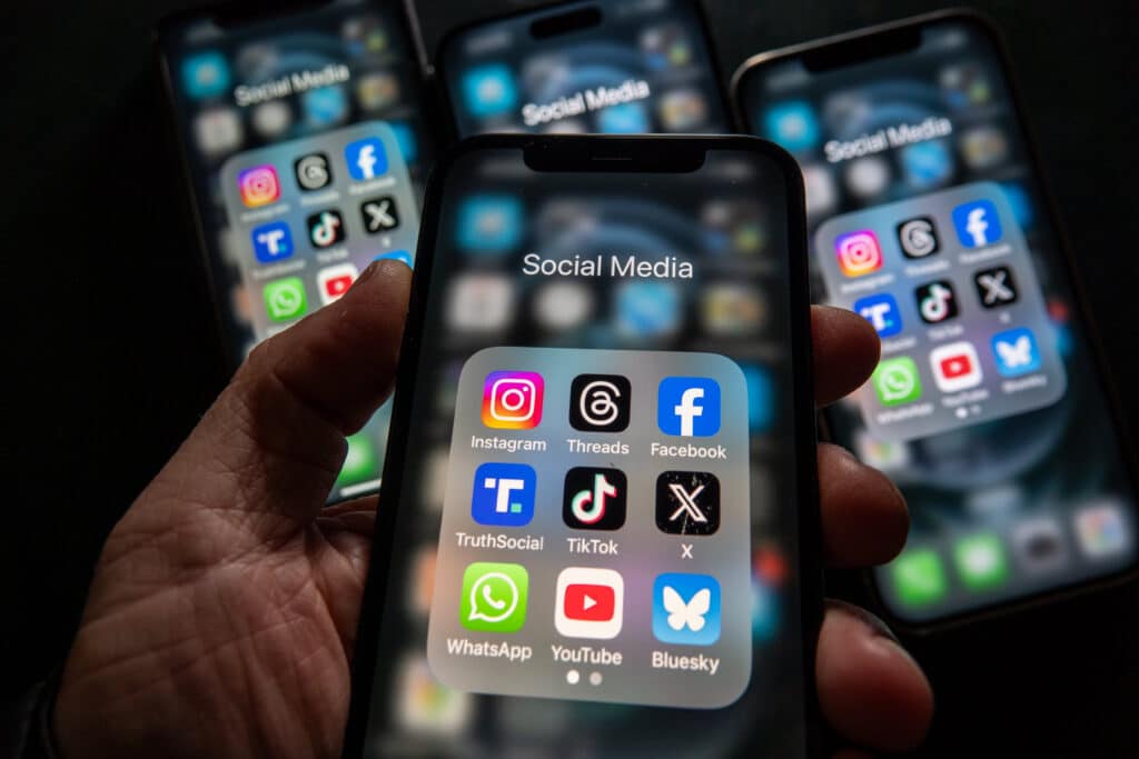 108216447 1761300179713 Gettyimages 2198590463 Socialphones 9 108216447 1761300179713 Gettyimages 2198590463 Socialphones 9