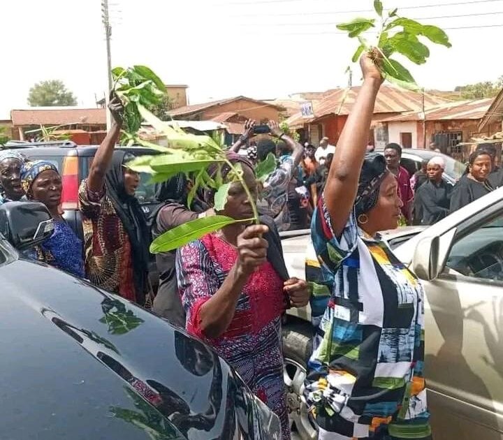 Plateau Women Block Burial Of 28 Victims To Protest Arrests 720X630 1 Plateau Women Block Burial Of 28 Victims To Protest Arrests 720X630 1